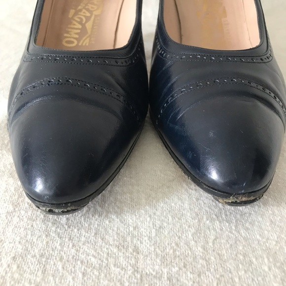 Ferragamo for Saks Fifth Avenue Navy Leather Embossed Pumps Sz Eu 42 US 10 B - Picture 7 of 16